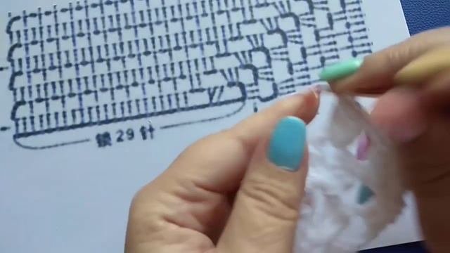 Вяжем кофточку красивым геометрическим рисунком