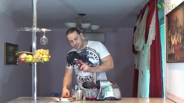 Свекольный сок на соковыжималке Sana-707 смотреть онлайн