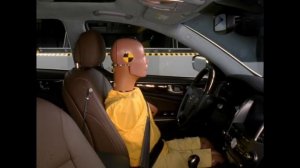 2011 Hyundai Equus side IIHS crash test