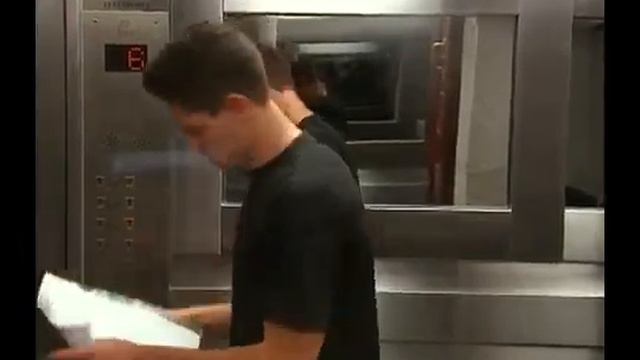 Câmera Escondida - Caixão no Elevador - Programa Silvio Santos