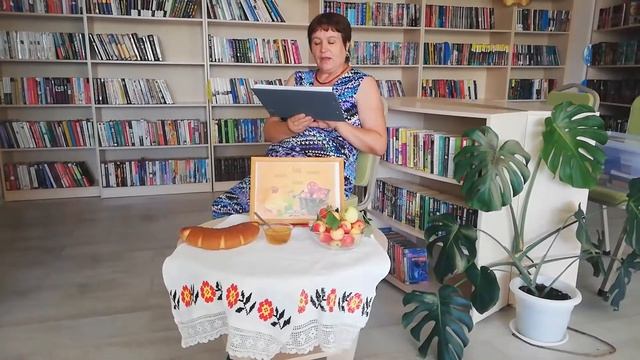 Районная библиотека. Видеорассказ «За окнами август..Спасы» смотреть онлайн