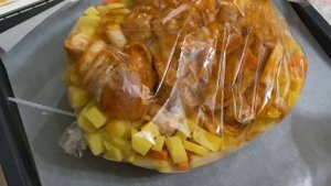 Курица в рукаве / Как запекать в рукаве
