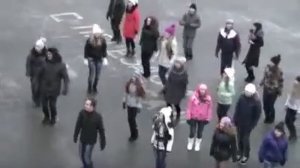 Девушка встречает парня с армии.