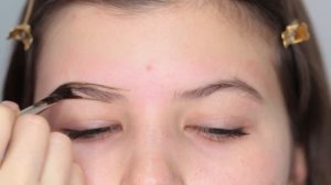 Коррекция и окрашивание бровей хной Brow Henna.