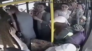 Домогался к турецкой девушке в автобусе