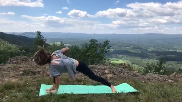 Короткая йога в горах Абзаково. Short Yoga on the top of the mountain смотреть онлайн