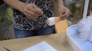 Видео МК по изготовлению головы свадебного лебедя с конфетами
