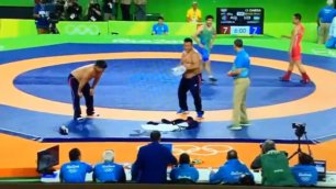 В Рио два монгольских тренера разделись в знак протеста против поражения своего борца