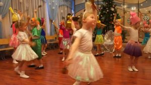 средняя группа 2 танец Варись варенье