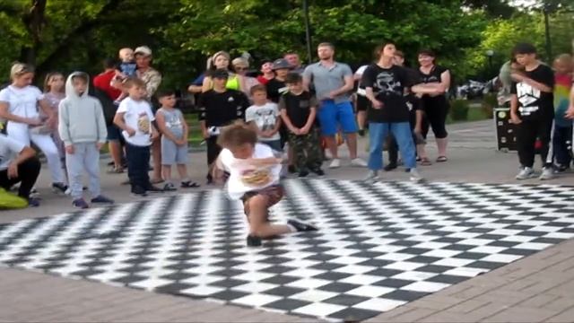 Бердянск. Крутой Брейк-данс. 20.06.2021 смотреть онлайн