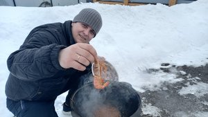 Лангустины в казане на костре.