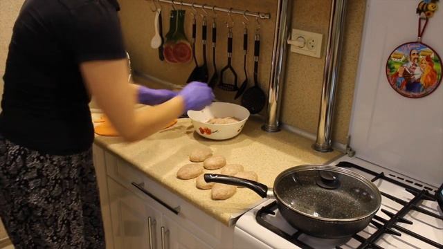 Домашние котлеты - Приготовление котлет из свиного фарша смотреть онлайн