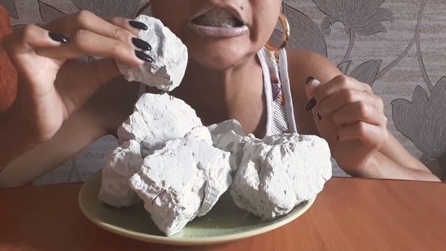 ASMR.Мукбанг.Ем Башкирскую глину.Глиноедение.Мелоедение.Глиноежка.