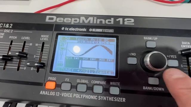 Behringer DeepMind 12 49 key 12 voice Analog Synthesizer Review With Pros & Cons смотреть онлайн
