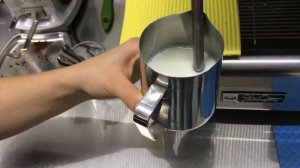 Как взбивать молоко для капучино? [СЕКРЕТНАЯ ТЕХНИКА ЛАТТЕ АРТ] Взбивание молока для капучино