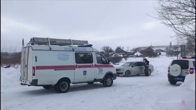 В Камышинском районе местность, где пропала девочка, обследуется с помощью снегоходов смотреть онлайн