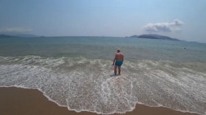 Вьетнам ПЕРВЫЕ ВПЕЧАТЛЕНИЯ русских туристов и городской пляж Нячанг. Погода и море во Вьетнаме