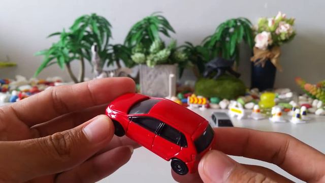 Three Toys Cars Tomica Subaru Forester Honda N One Volkswagen Polo Demo Review - Happy Toys смотреть онлайн