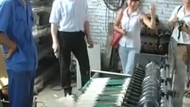 Полуавтоматическая фальцевально-склеивающая машина SAG-S смотреть онлайн