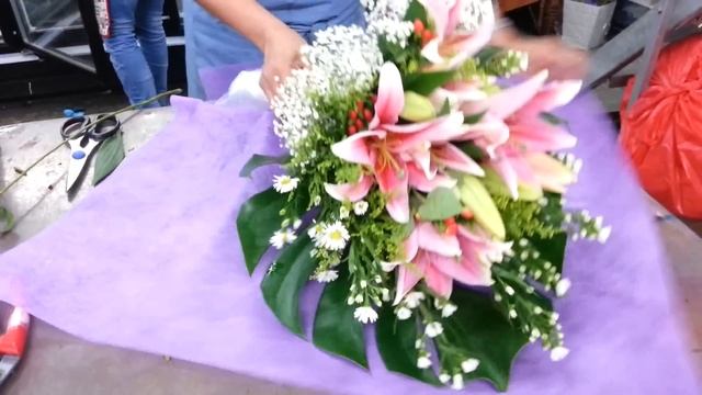 Florist Singapore | How to make Lily Hand Bouquet | Best Singapore Florist смотреть онлайн