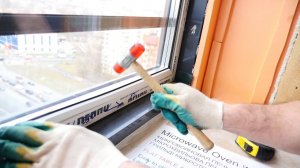 Утепление окна. Алюминиевая рама в комнате.