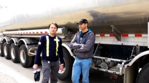 ВОЛЬВО в США! БЕНЗОВОЗ - какой он Работа в США водителем грузовика - обзор Volvo