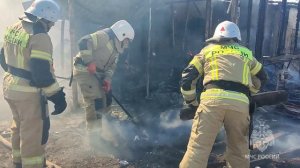 🚨 В Кировском районе областной столицы ликвидируют пожар повышенного уровня сложности