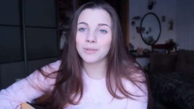 Очень милая девушка, красиво поет под гитару смотреть онлайн