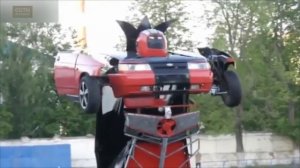 Российский умелец покорил интернет, превратив автомобиль Lada в трансформер [Age +0]