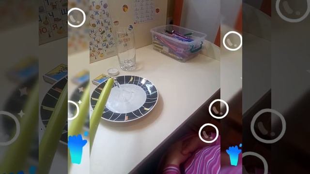 Эксперименты с жидкостью.Вода, уксус, растительное масло, краски. Часть 2
