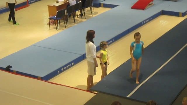Кабанова Влада, 7 лет -  опорный прыжок