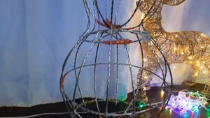 Новогодний светящийся снеговик и олень из проволоки своими руками. Идеи новогоднего декора.