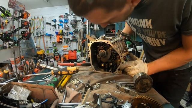 4 ТАКТНЫЙ ДВИГОТЕЛЬ РАЗБОРКА ЗБОРКА , МОТОПОМПА РемПрост смотреть онлайн