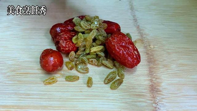 餃子皮加一碗紅豆，教你一個新做法，出鍋軟糯香甜，一口一個太香了，【美食烹飪秀】，#餃子皮紅豆包食譜，#餃子皮紅豆料理，#餃子皮紅豆包的做法，#food，#美食，#chinesefood，#紅豆包的配