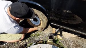 Оживление Волги ГАЗ 24 после зимовки и длительной стоянки.Приводим в порядок тормоза.