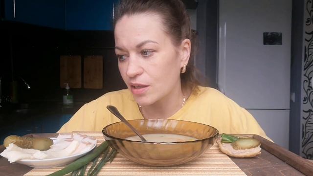 МУКБАНГ ЩИ ИЗ СВЕЖЕЙ КАПУСТЫБУТЕРБРОДЫ САЛО С ЛУКОМMUKBANG HALK FAMILY ЕДА