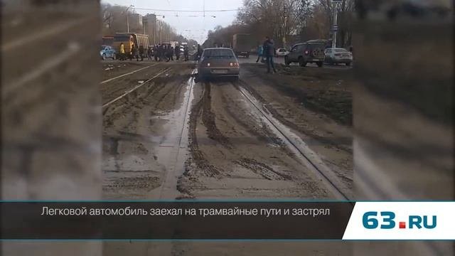«Десятка» застряла в грязи