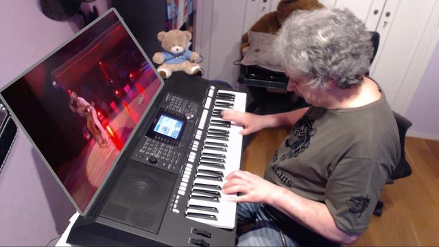 Lover's Rock - Played on Yamaha PSR S950 Copyright by Morelke смотреть онлайн