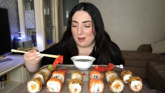 MUKBANG / РОЛЛЫ ? СУШИ / не ASMR / МУКБАНГ / SUSHI ROLLS
