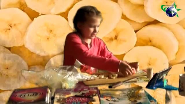 ПИКНИК - бананы и клубника.