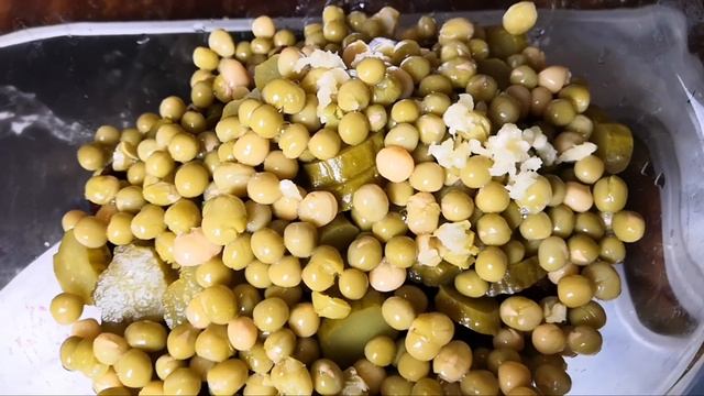 Простая свекла, а такой вкусный салат получился.