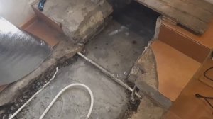 Разломали полы, откопали яму, для замены канализации.