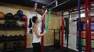 Подтягивания с резинкой.