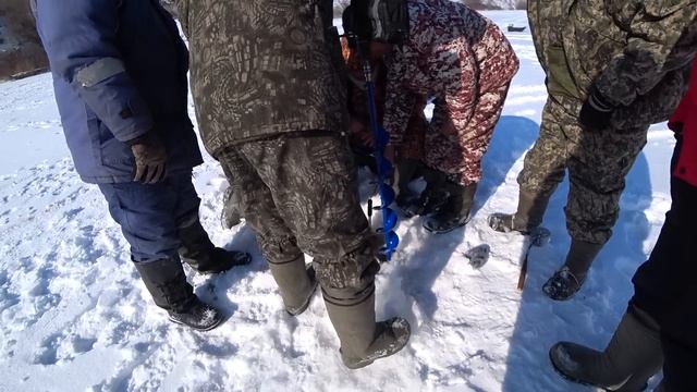 ВСЕ СБЕЖАЛИСЬ ЕГО ВЫТАСКИВАТЬ! Рыбалка на Дону! Рыбалка на судака!
