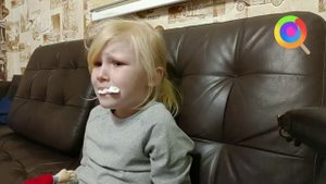 Как безболезненно вырвать молочный зуб в домашних условиях. #вырватьмолочныйзуб