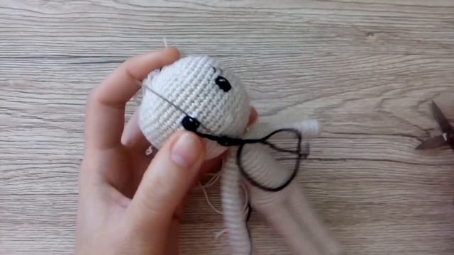 Как вышить лицо вязаной кукле для начинающих