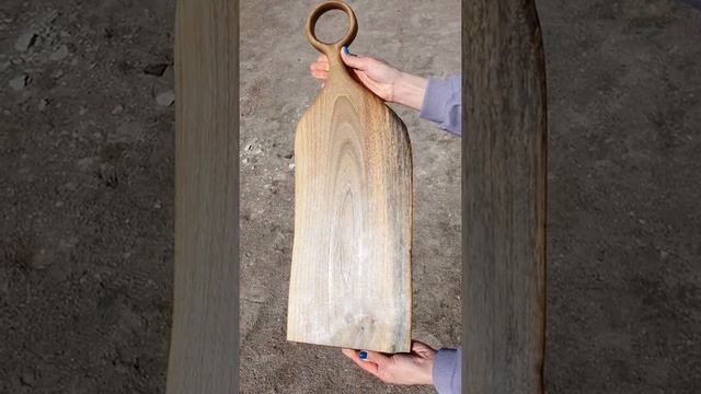 Доска для сервировки из грецкого ореха.