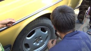 Установка брызговиков на 123 Мерседес .