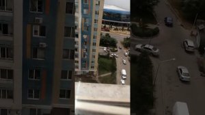 Идёт ядерная сирена на улице в Алмате обед, люди не бегут спасаться
