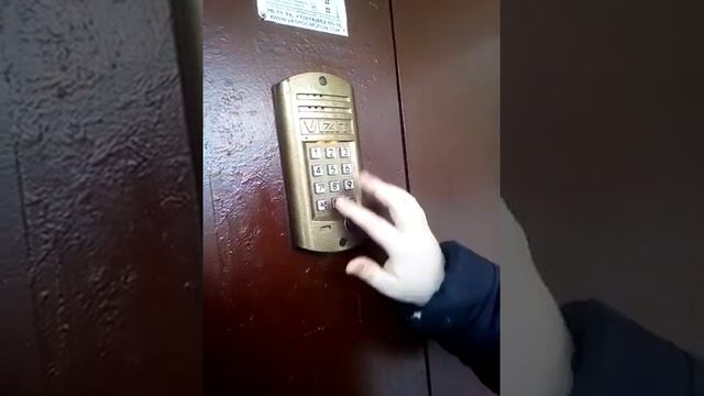 Как взломать домофон чтобы открылась дверь(не на всех работает)